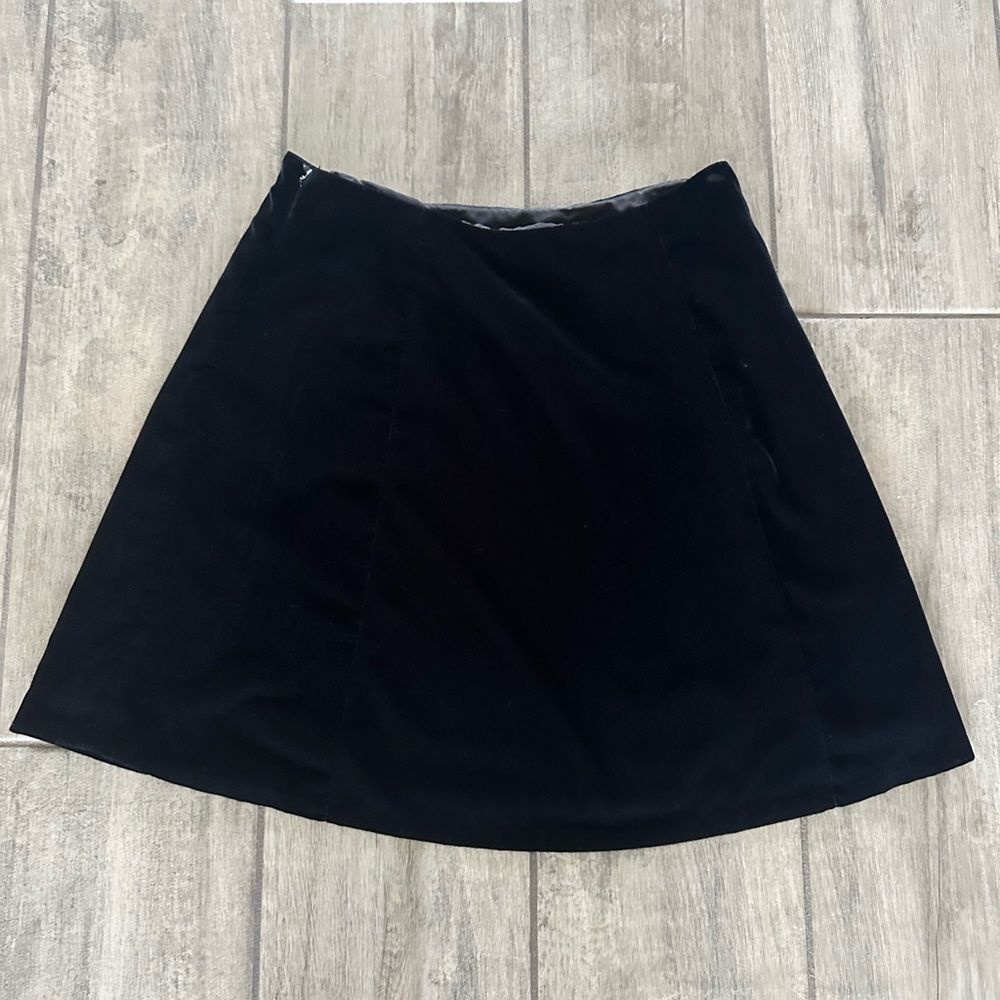 NWOT LOFT size 6 velvet black skirt